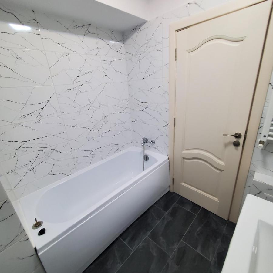 Luxury Apartament Bacovia Bacău Buitenkant foto
